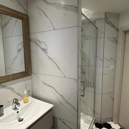 Bredala Avec Parking Et Climatisation Appartamento